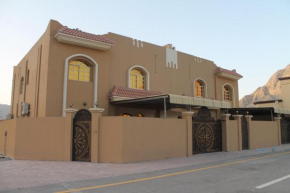 Отель Al Yaqeen  Хасаб